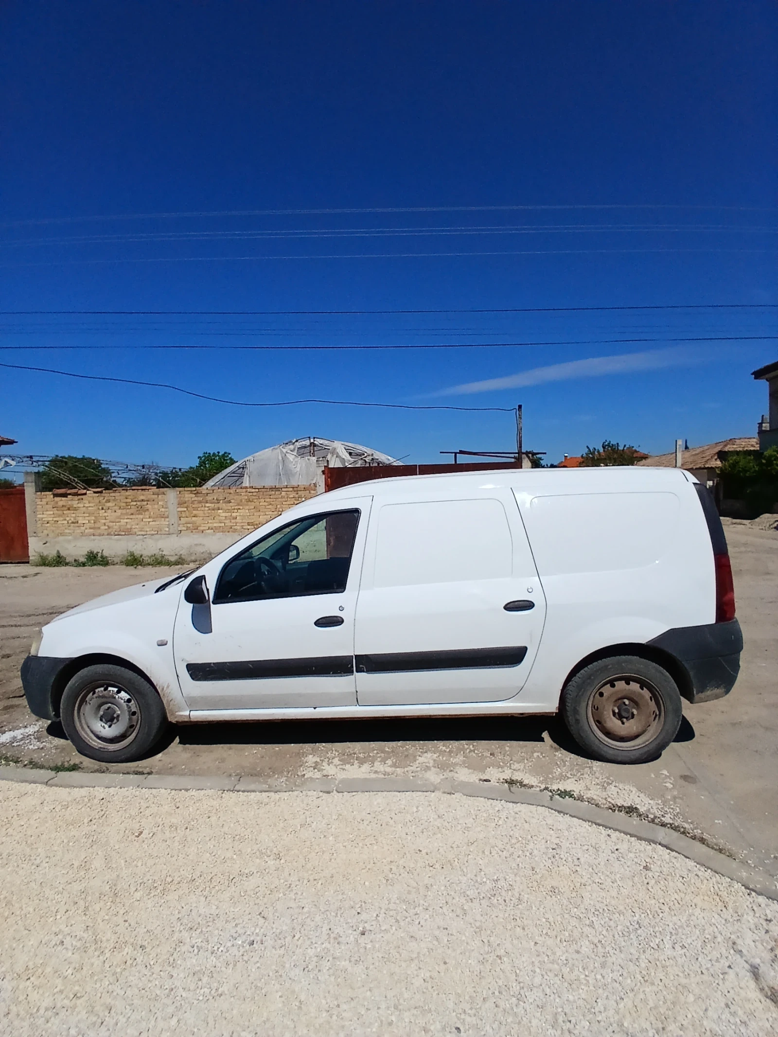 Dacia Logan, снимка 4 - Автомобили и джипове - 55199189