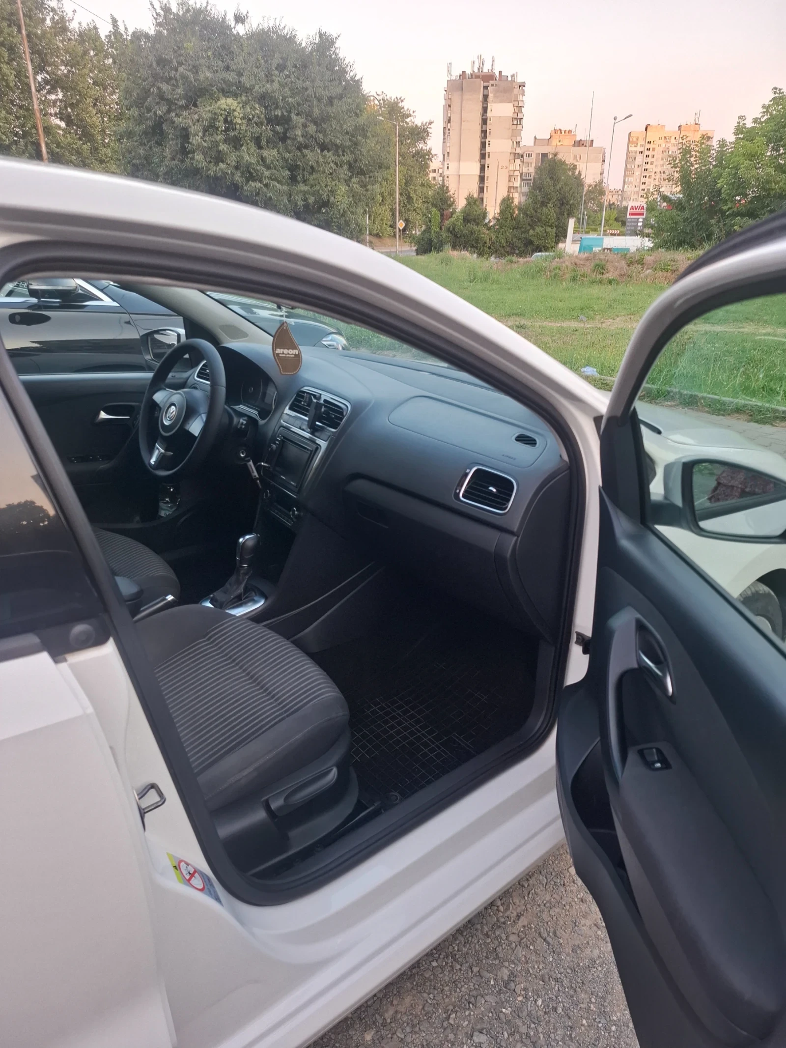 VW Polo 1.6 TDI, снимка 6 - Автомобили и джипове - 55334985