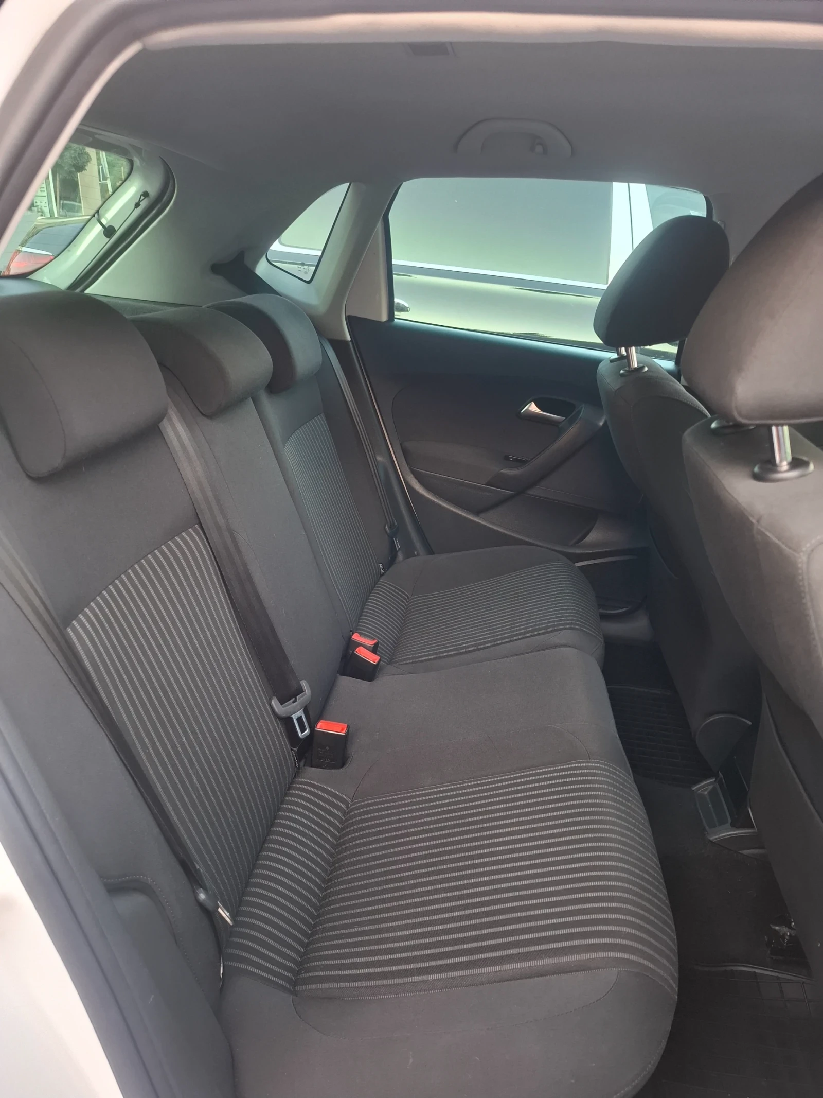 VW Polo 1.6 TDI, снимка 8 - Автомобили и джипове - 55334985