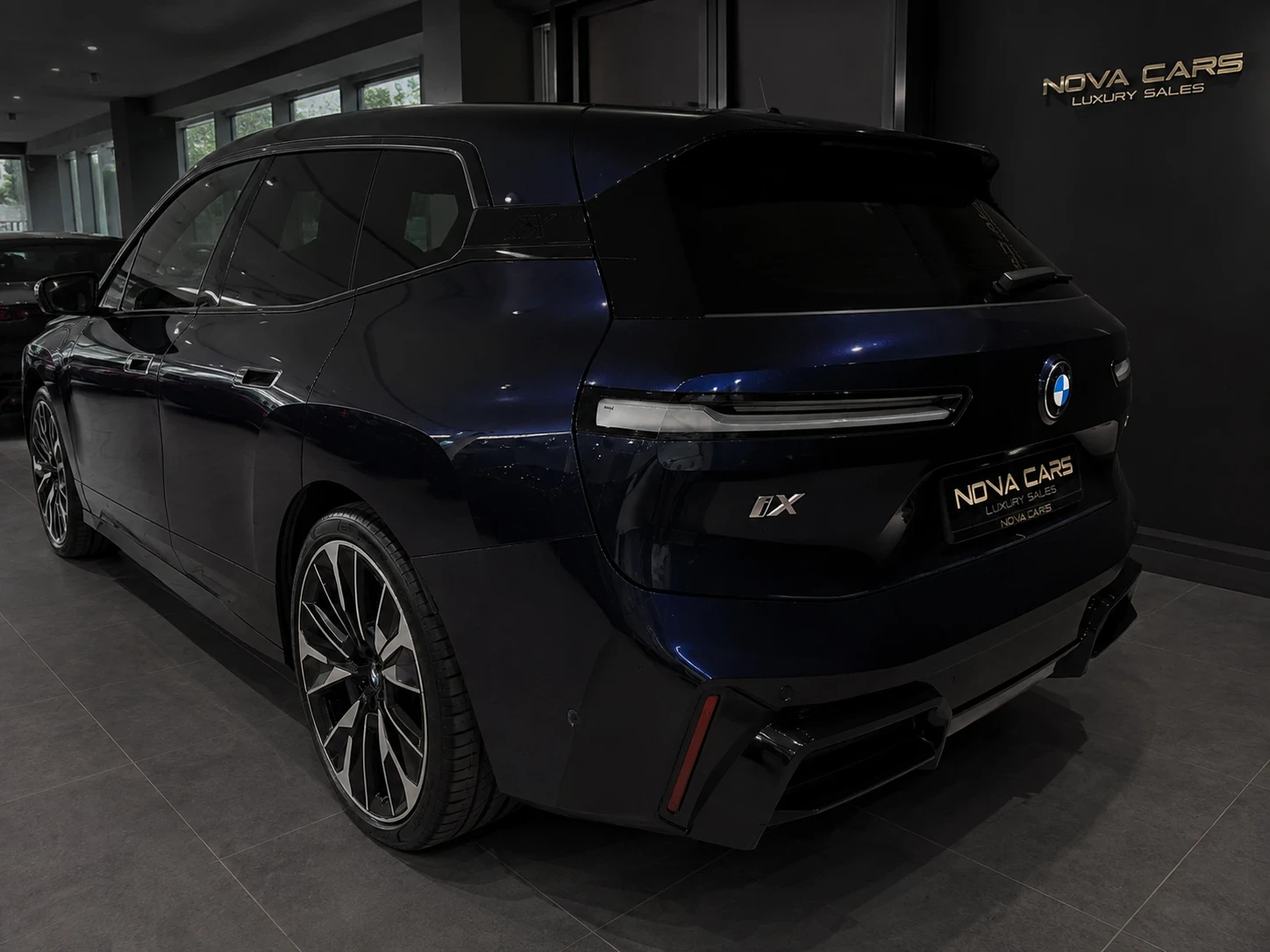 BMW iX xDrive60 M pro , снимка 3 - Автомобили и джипове - 55550480