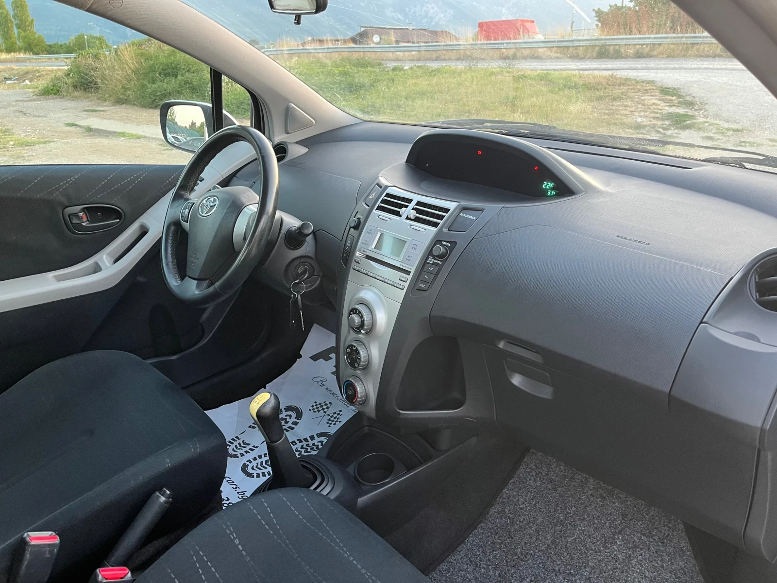 Toyota Yaris 1.3VVTI-ITALIA, снимка 6 - Автомобили и джипове - 55621226