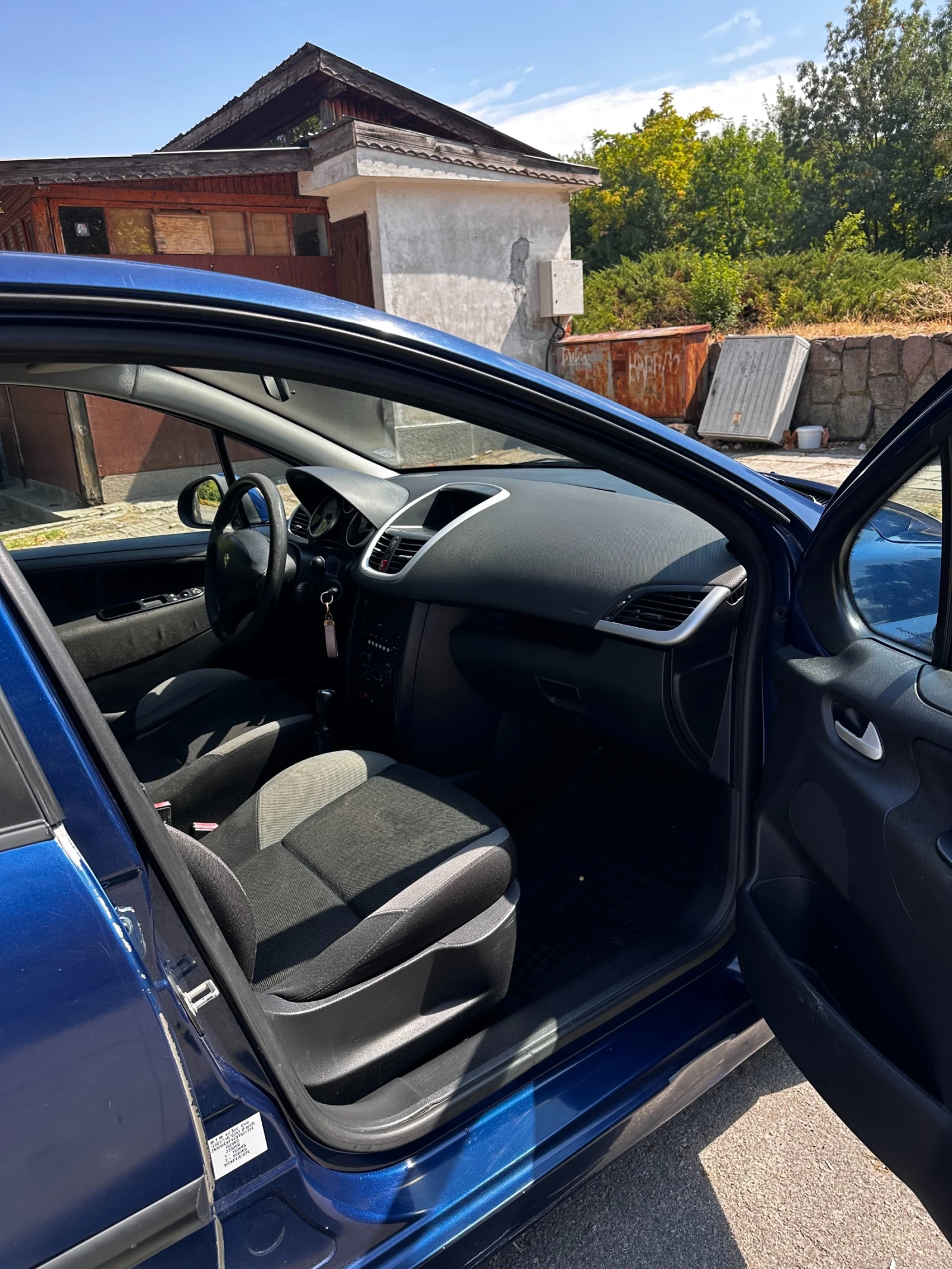 Peugeot 207 1.4i, снимка 5 - Автомобили и джипове - 56234711