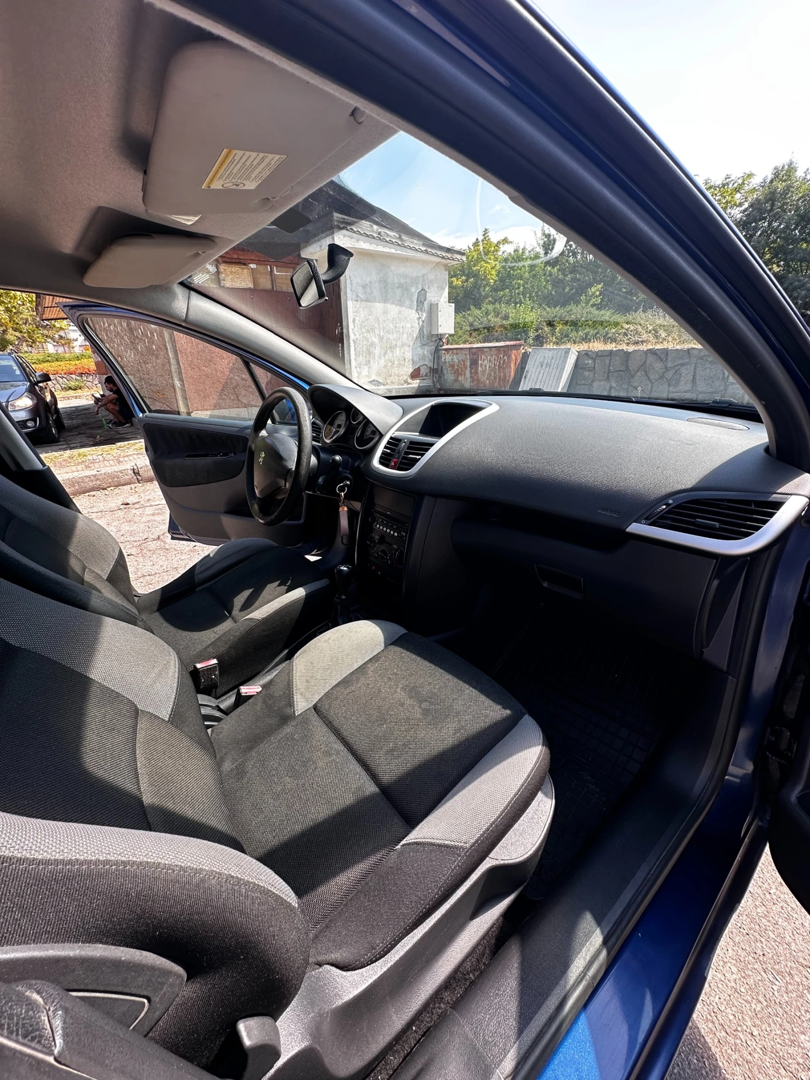 Peugeot 207 1.4i, снимка 12 - Автомобили и джипове - 56234711