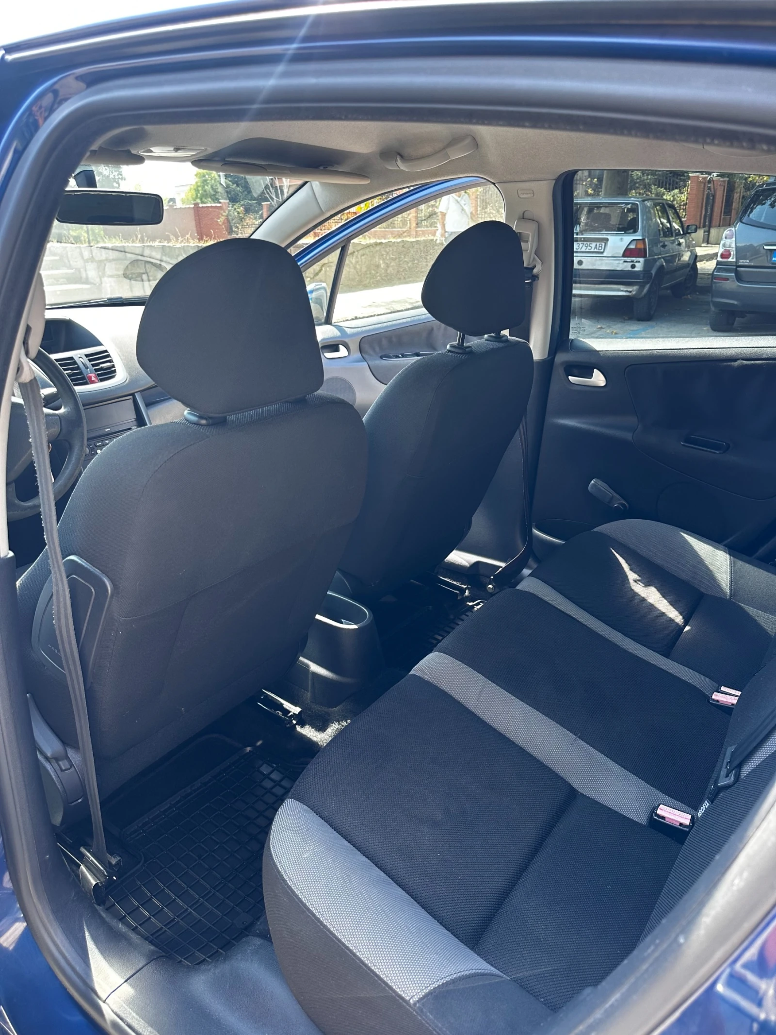 Peugeot 207 1.4i, снимка 7 - Автомобили и джипове - 56234711