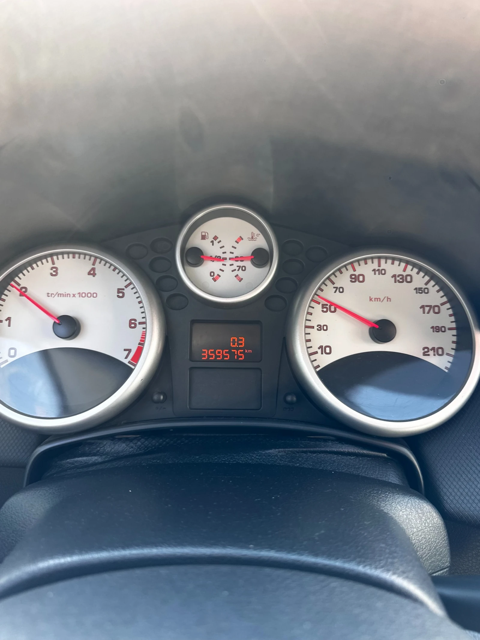 Peugeot 207 1.4i, снимка 15 - Автомобили и джипове - 56234711