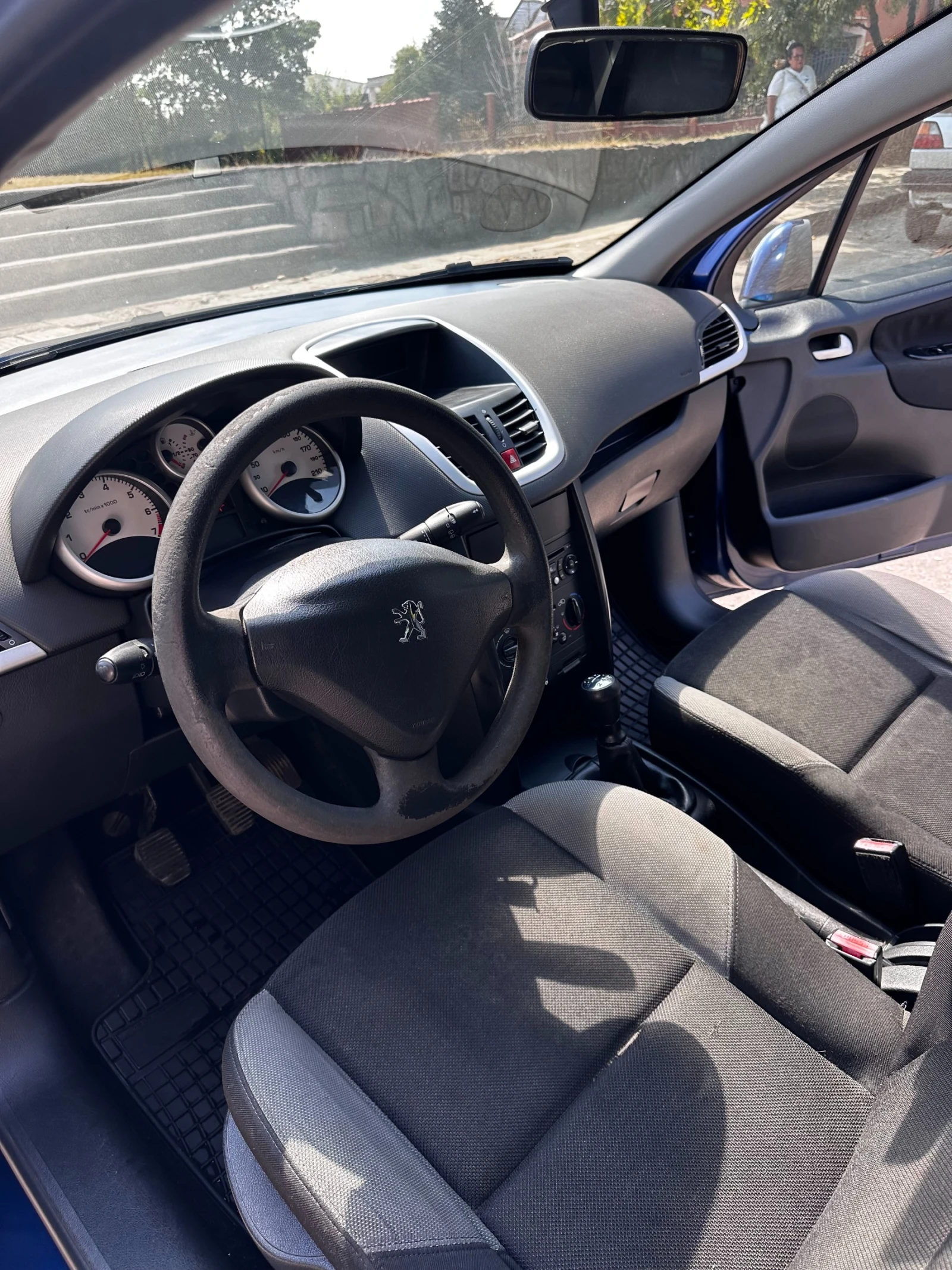 Peugeot 207 1.4i, снимка 8 - Автомобили и джипове - 56234711