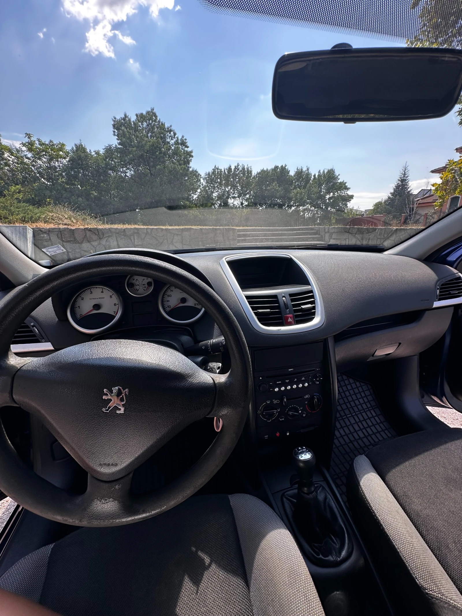 Peugeot 207 1.4i, снимка 9 - Автомобили и джипове - 56234711