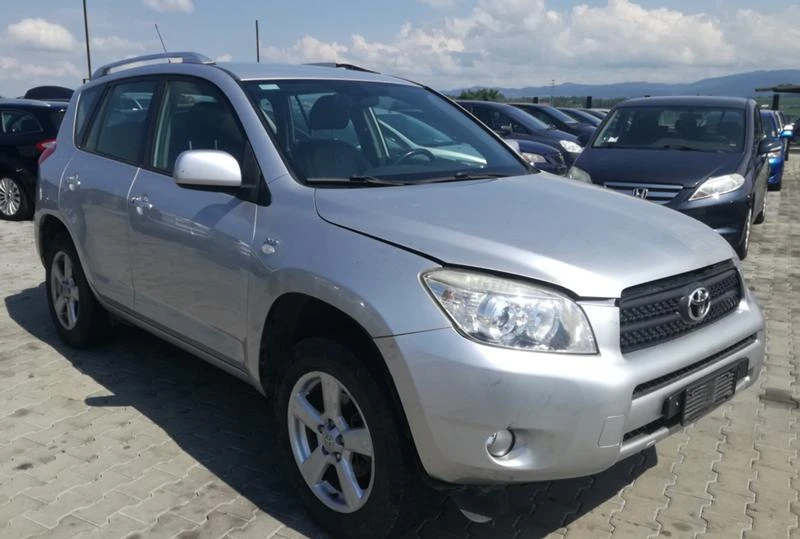 Toyota Rav4 2.2D4D-136кс, снимка 3 - Автомобили и джипове - 16569801