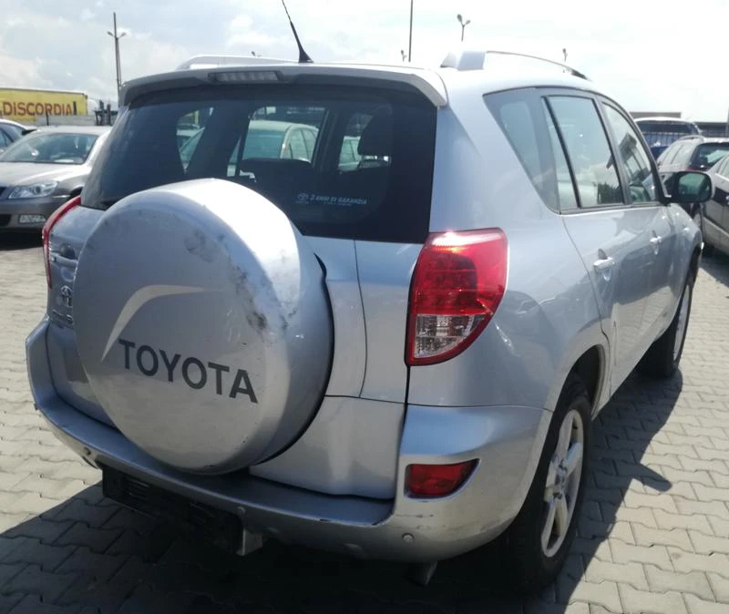 Toyota Rav4 2.2D4D-136кс, снимка 6 - Автомобили и джипове - 16569801