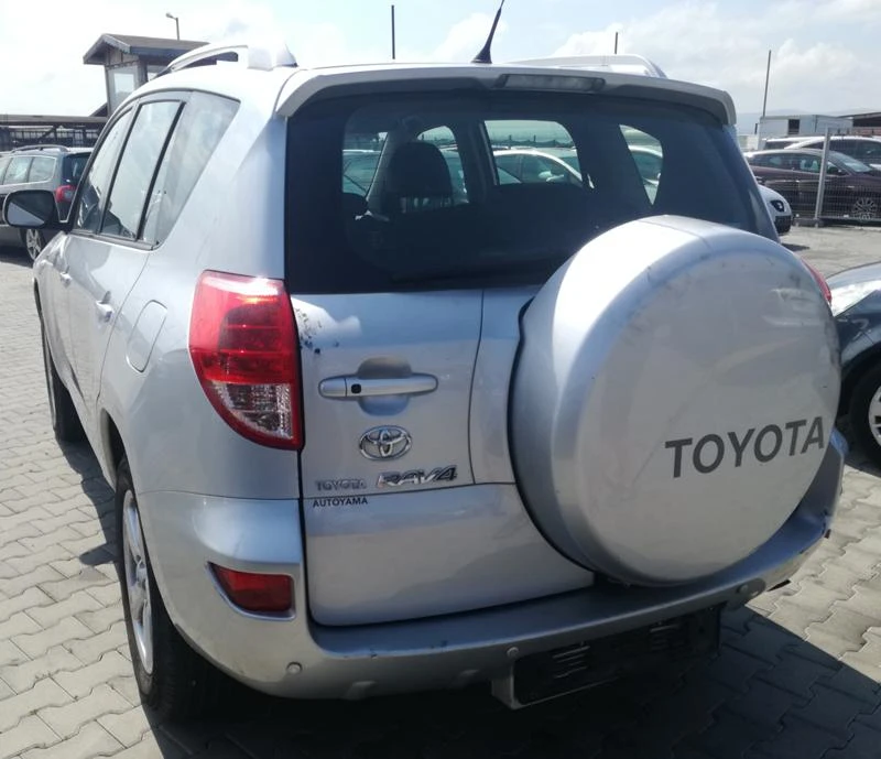 Toyota Rav4 2.2D4D-136кс, снимка 7 - Автомобили и джипове - 16569801