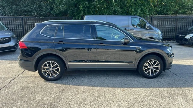 VW Tiguan Allspace 2.0 TDI Comfortline Navi LED Start/Stop 7 seat, снимка 7 - Автомобили и джипове - 56159776