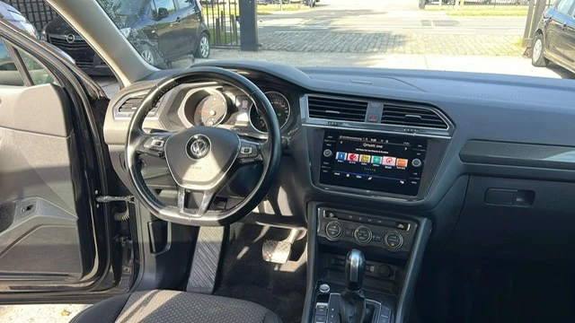 VW Tiguan Allspace 2.0 TDI Comfortline Navi LED Start/Stop 7 seat, снимка 11 - Автомобили и джипове - 56159776