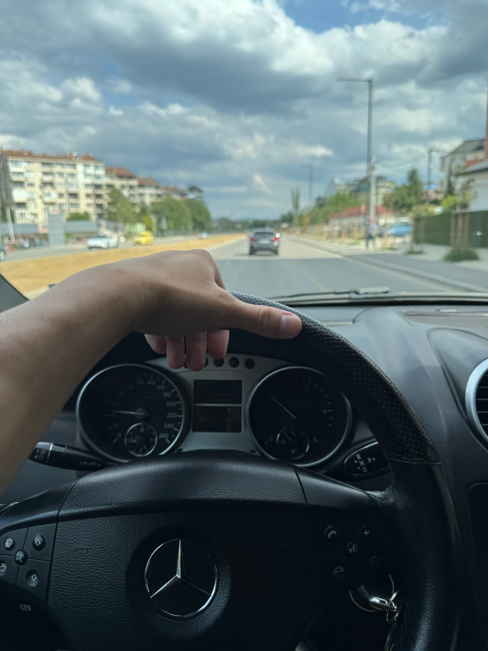 Mercedes-Benz ML 320 AMG  - изображение 2