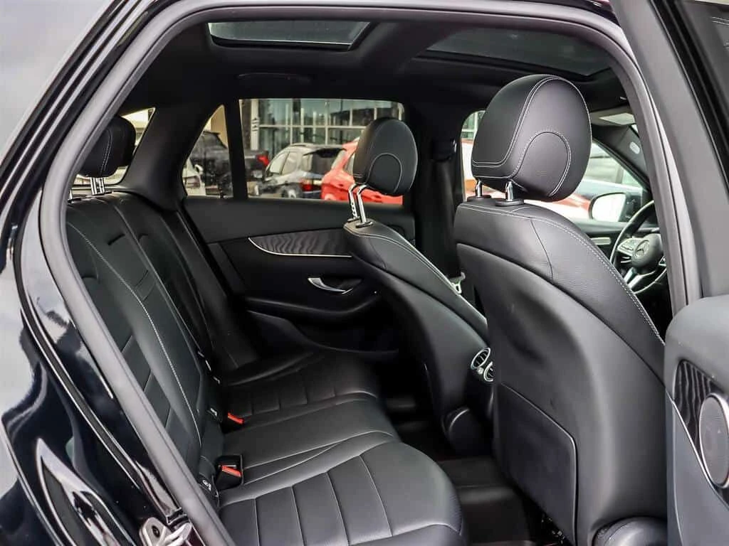 Mercedes-Benz GLC * GLC300 4Matic AWD Clean Carfax New Tires * CARFA, снимка 14 - Автомобили и джипове - 53890556