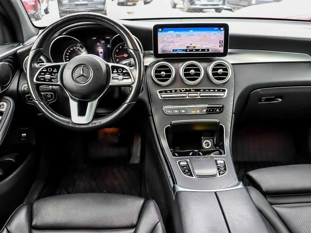 Mercedes-Benz GLC * GLC300 4Matic AWD Clean Carfax New Tires * CARFA, снимка 8 - Автомобили и джипове - 53890556