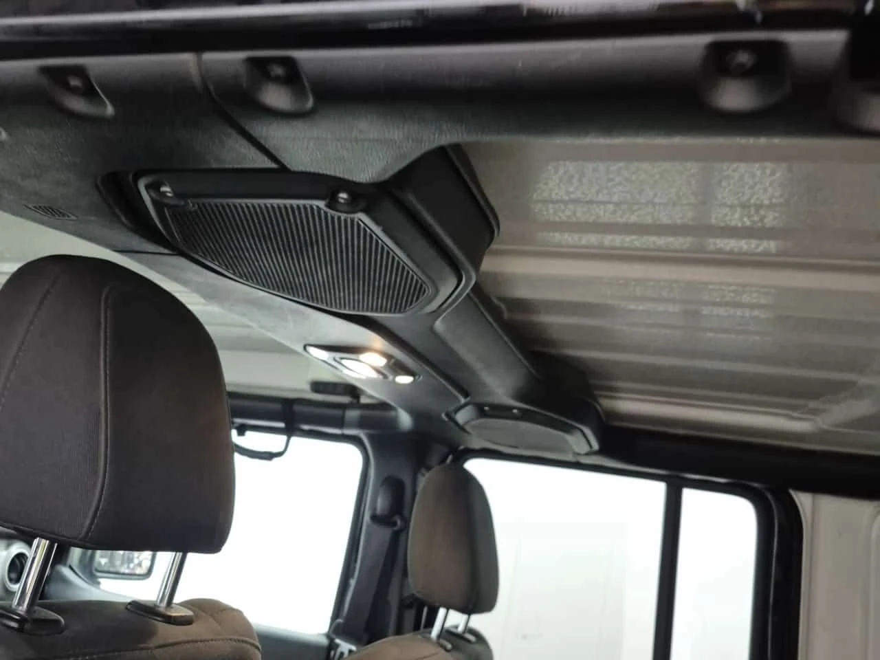 Jeep Wrangler * UNLIMITED SAHARA * ПОДГРЕВ* TRACTION CONT* CRUIS, снимка 13 - Автомобили и джипове - 53953526