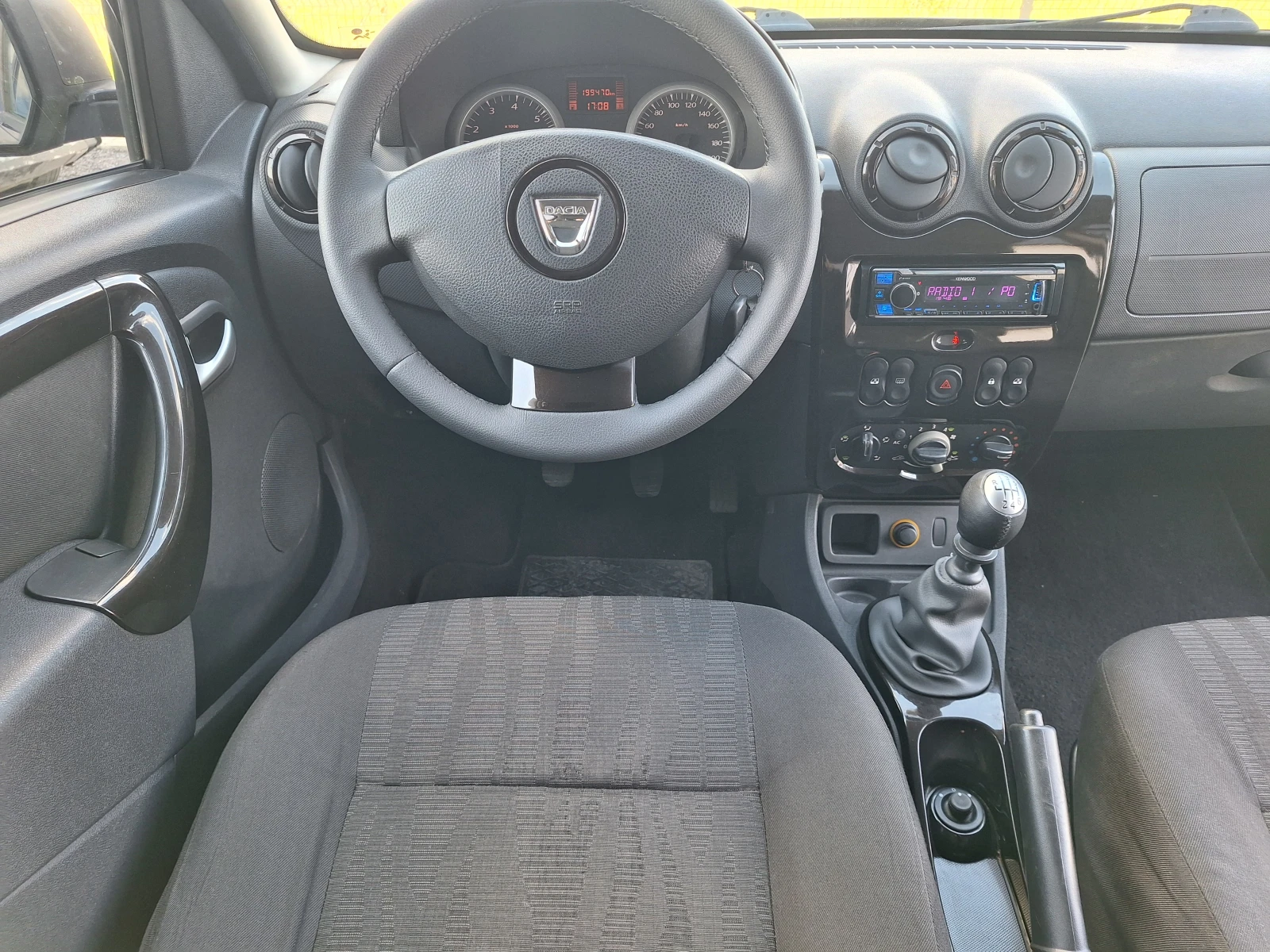 Dacia Duster 1.5dci, снимка 10 - Автомобили и джипове - 54150404