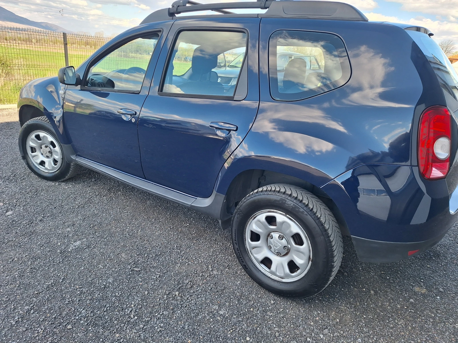 Dacia Duster 1.5dci, снимка 4 - Автомобили и джипове - 54150404
