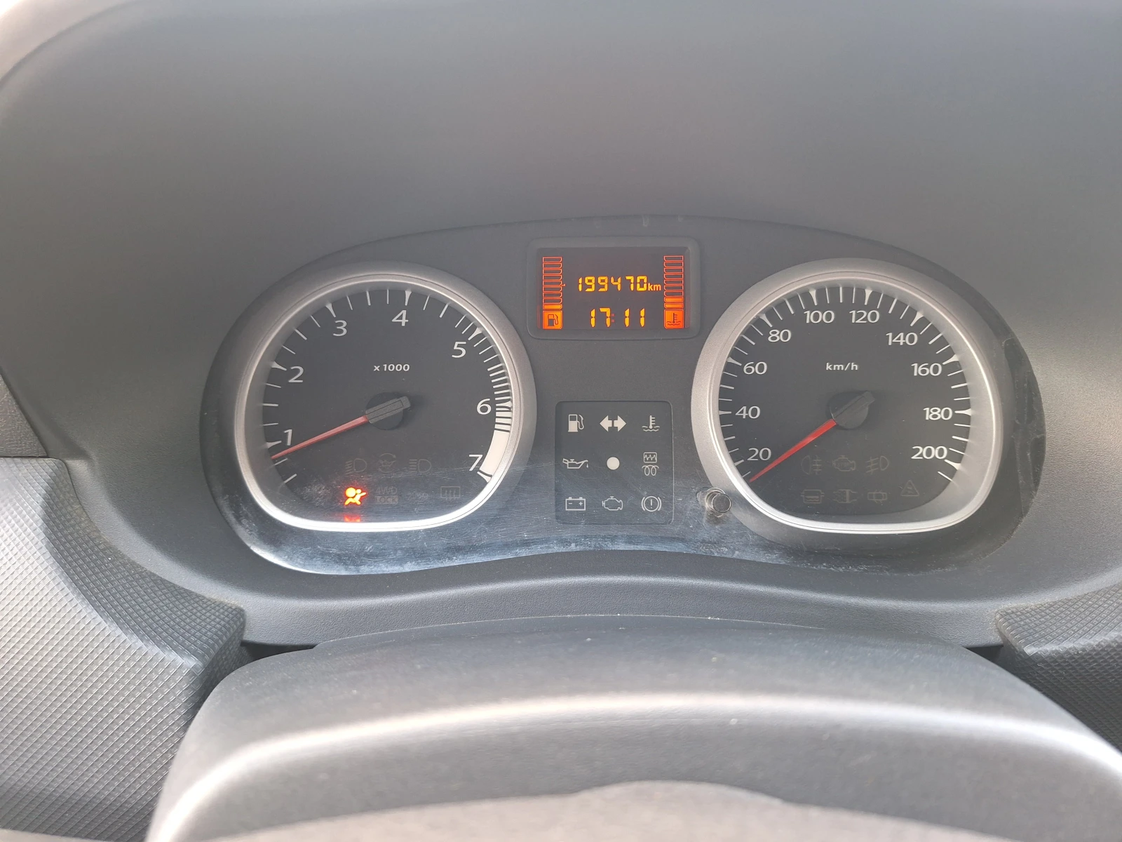 Dacia Duster 1.5dci, снимка 12 - Автомобили и джипове - 54150404