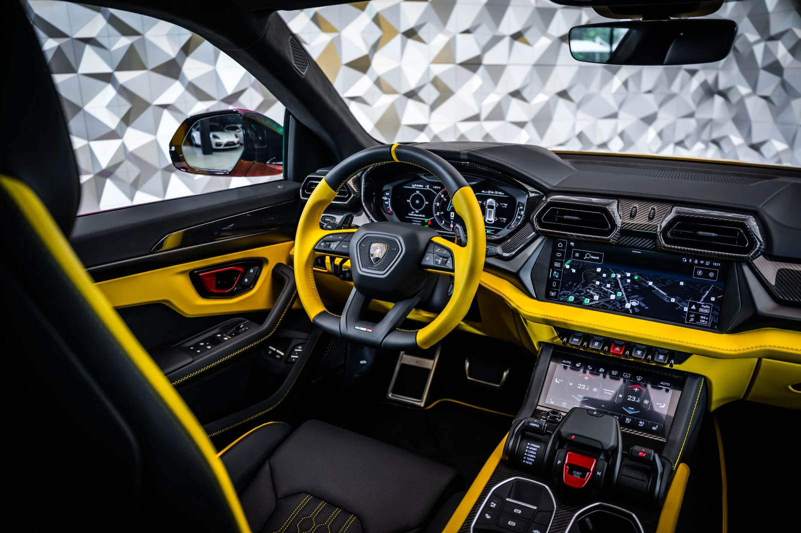 Lamborghini Urus SE Giallo Auge* B&O, снимка 10 - Автомобили и джипове - 55432413