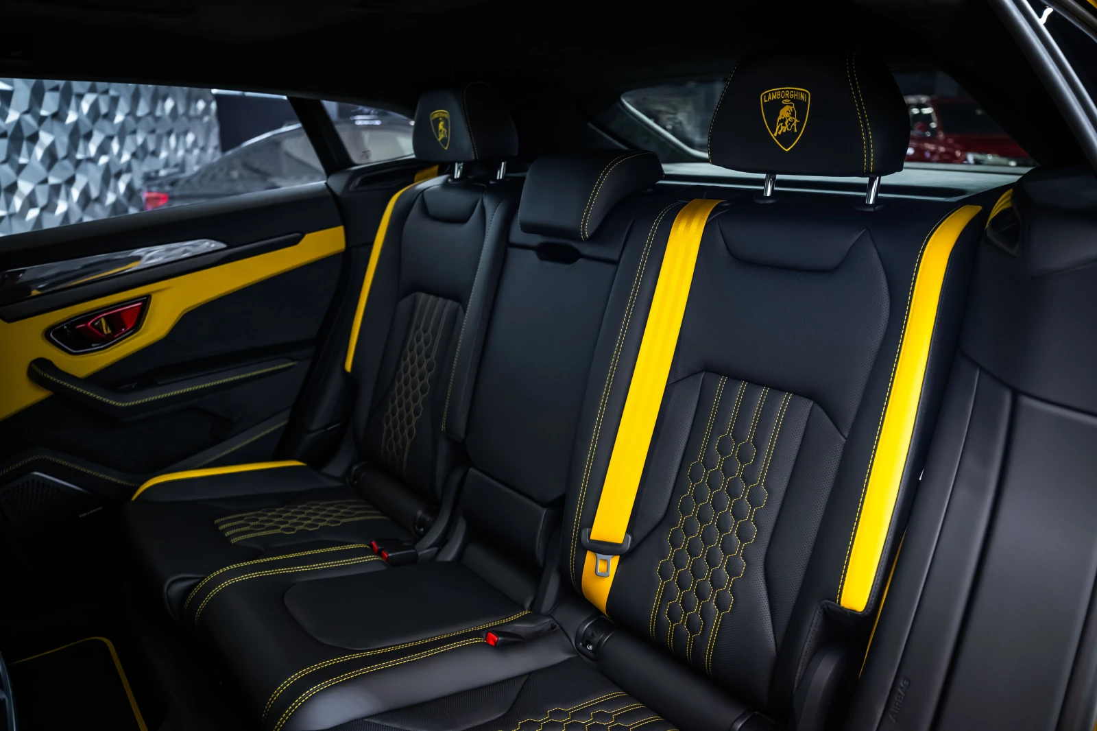 Lamborghini Urus SE Giallo Auge* B&O, снимка 16 - Автомобили и джипове - 55432413
