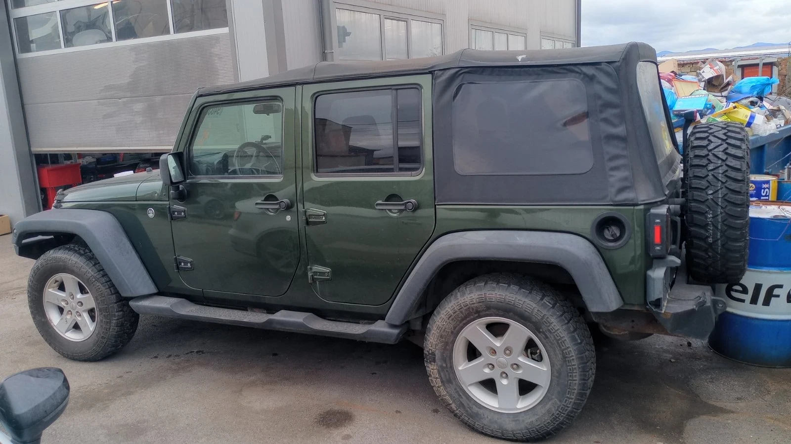 Jeep Wrangler Unlimited Sport, снимка 2 - Автомобили и джипове - 56201376