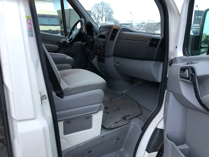 VW Crafter 2.5TDI, Клима, Средна база, снимка 9 - Бусове и автобуси - 48715743