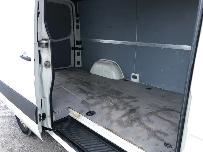 VW Crafter 2.5TDI, Клима, Средна база, снимка 8 - Бусове и автобуси - 48715743