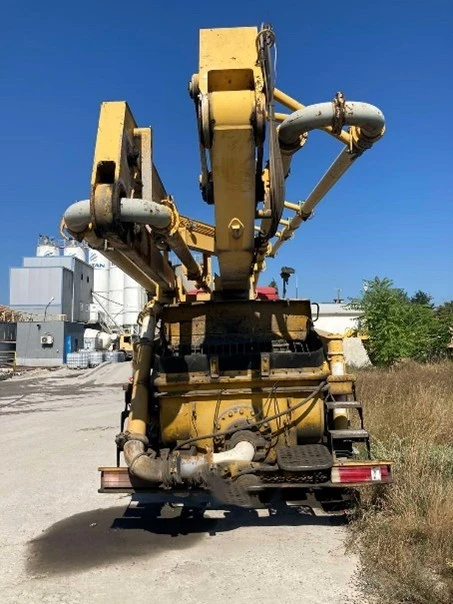 Бетон помпа Mercedes-Benz  3332 B АCTROS, снимка 2 - Индустриална техника - 54201696