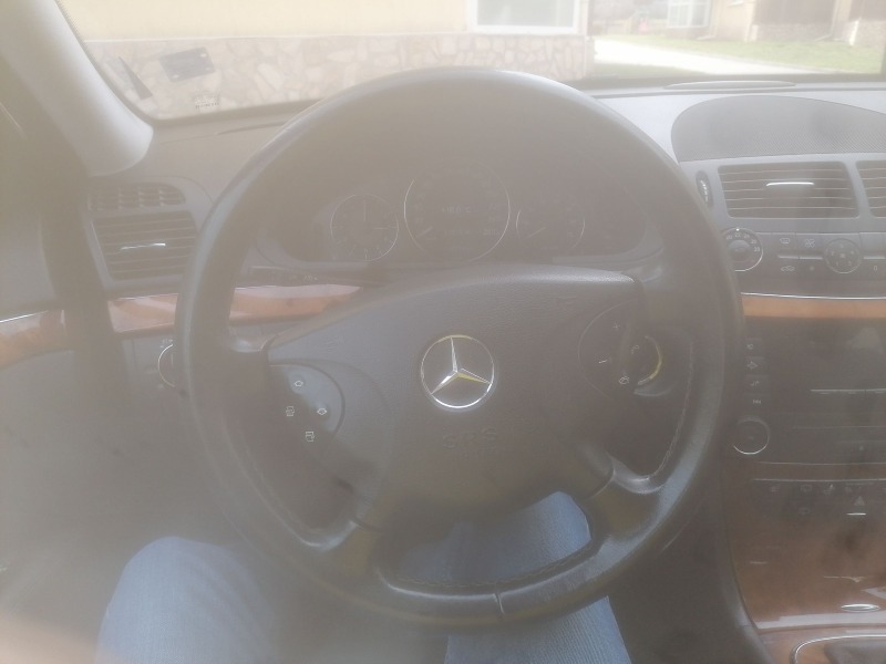 Mercedes-Benz E 200 Компресор, снимка 9 - Автомобили и джипове - 45880353