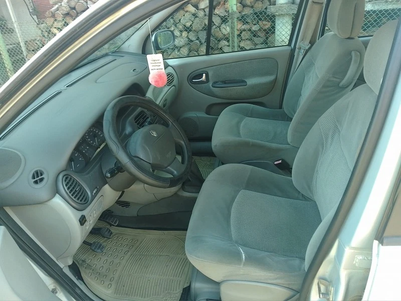 Renault Scenic, снимка 6 - Автомобили и джипове - 46612890