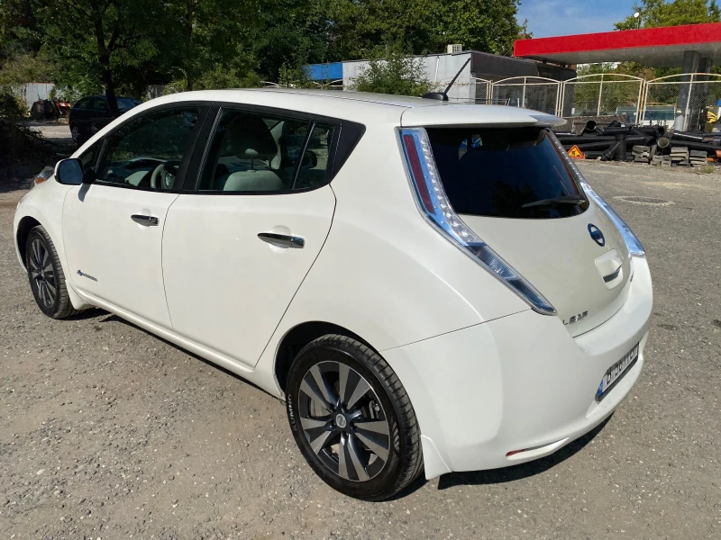 Nissan Leaf  + зарядна станция, снимка 12 - Автомобили и джипове - 47749380