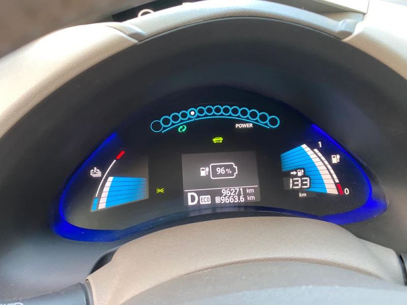 Nissan Leaf  + зарядна станция, снимка 1 - Автомобили и джипове - 47749380