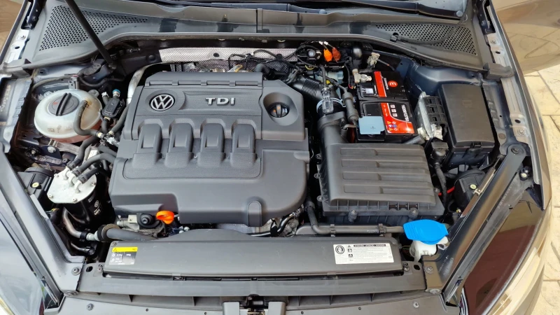 VW Golf 1.6TDi-105k.c., снимка 16 - Автомобили и джипове - 52618664