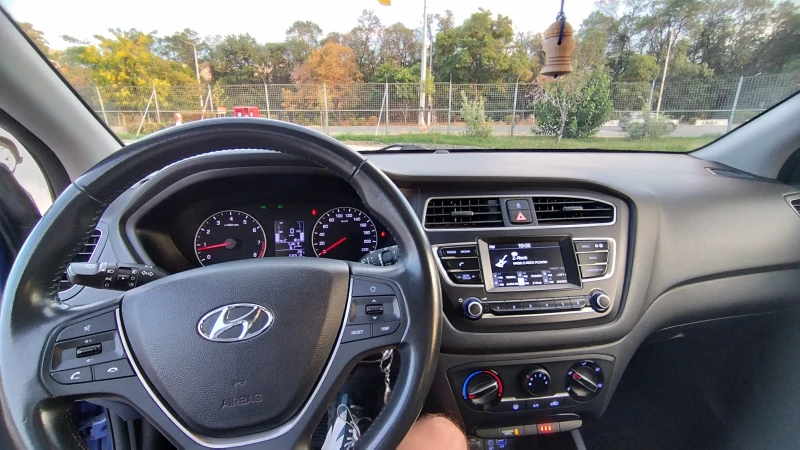 Hyundai I20, снимка 9 - Автомобили и джипове - 52638757