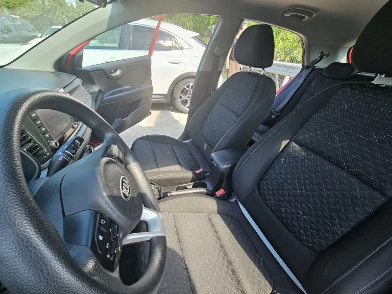 Kia Rio 1.4 бензин, 100 к.с, Автомат, снимка 8 - Автомобили и джипове - 52069205