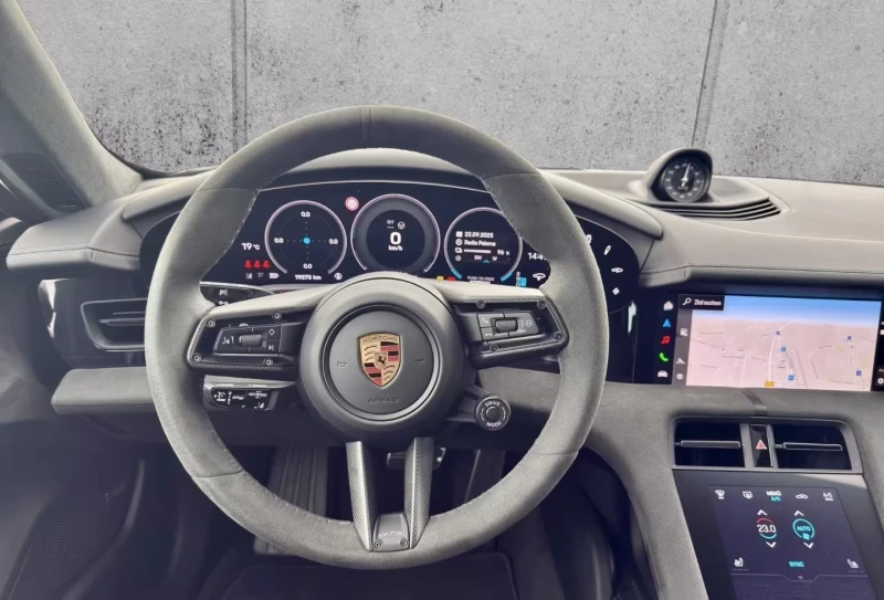 Porsche Taycan, снимка 2 - Автомобили и джипове - 52485655