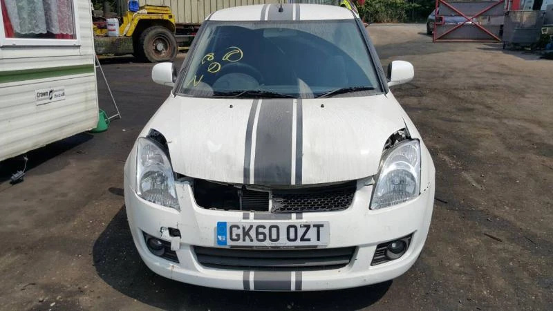 Suzuki Swift 1.3, снимка 1 - Автомобили и джипове - 22227639