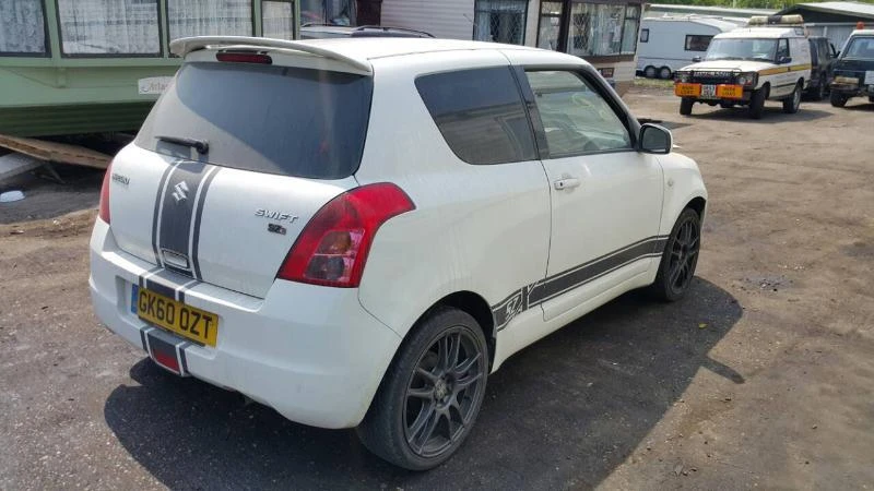 Suzuki Swift 1.3, снимка 3 - Автомобили и джипове - 22227639