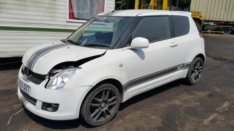 Suzuki Swift 1.3, снимка 4 - Автомобили и джипове - 22227639