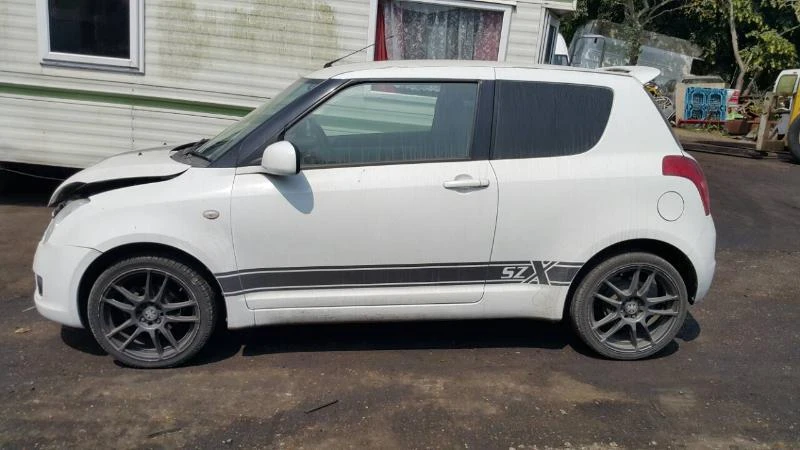 Suzuki Swift 1.3, снимка 5 - Автомобили и джипове - 22227639