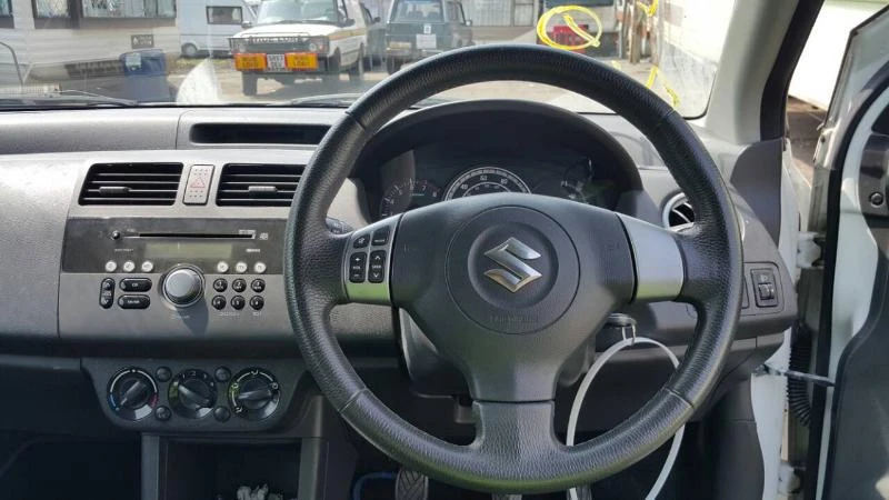 Suzuki Swift 1.3, снимка 6 - Автомобили и джипове - 22227639