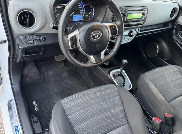 Toyota Yaris  - изображение 7