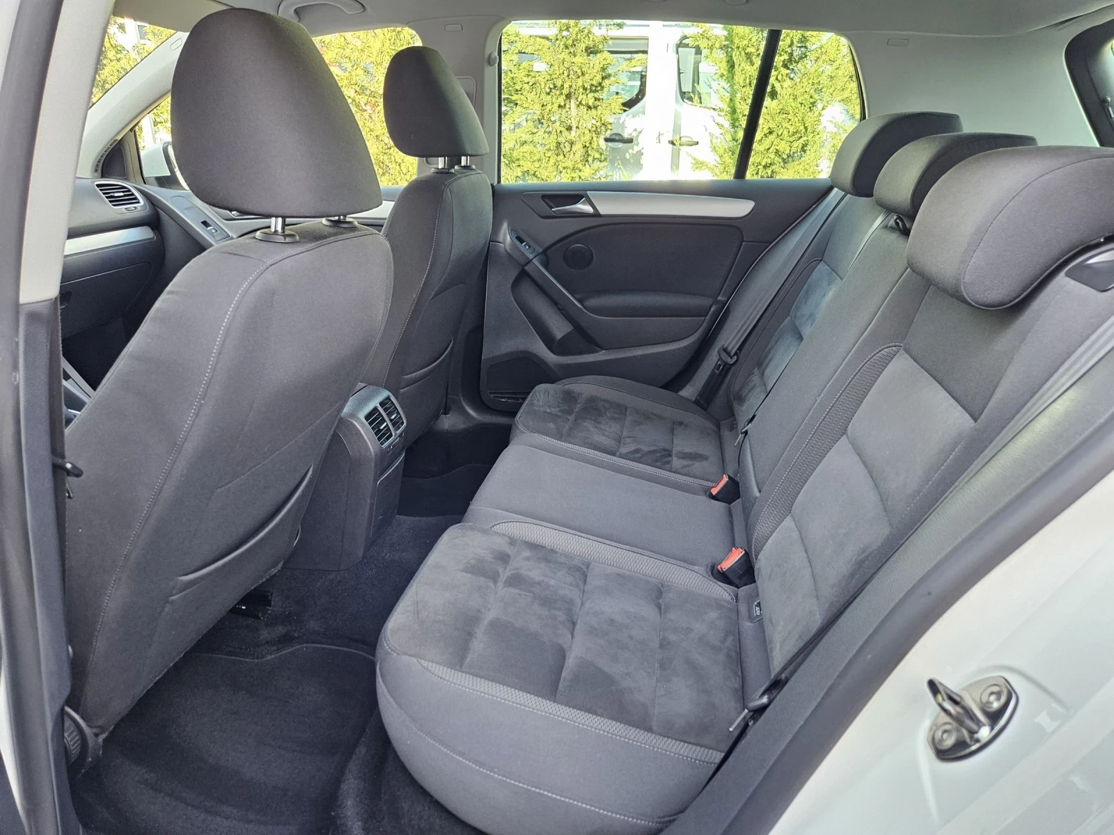 VW Golf 1.6TDI-105кс= HIGHLINE= АВТОПИЛОТ= КЛИМАТРОНИК  - изображение 9