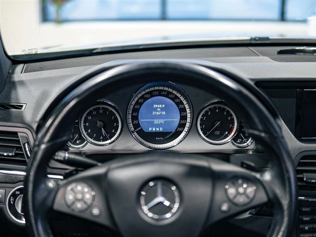 Mercedes-Benz E 500 CONVERTIBLE | 5.5L V8 382HP | NO ACCIDENTS | 17 SE - изображение 10