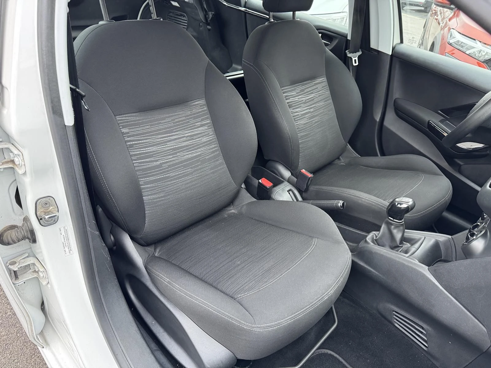 Peugeot 208 1.2I 1+ 1 N1 - изображение 9