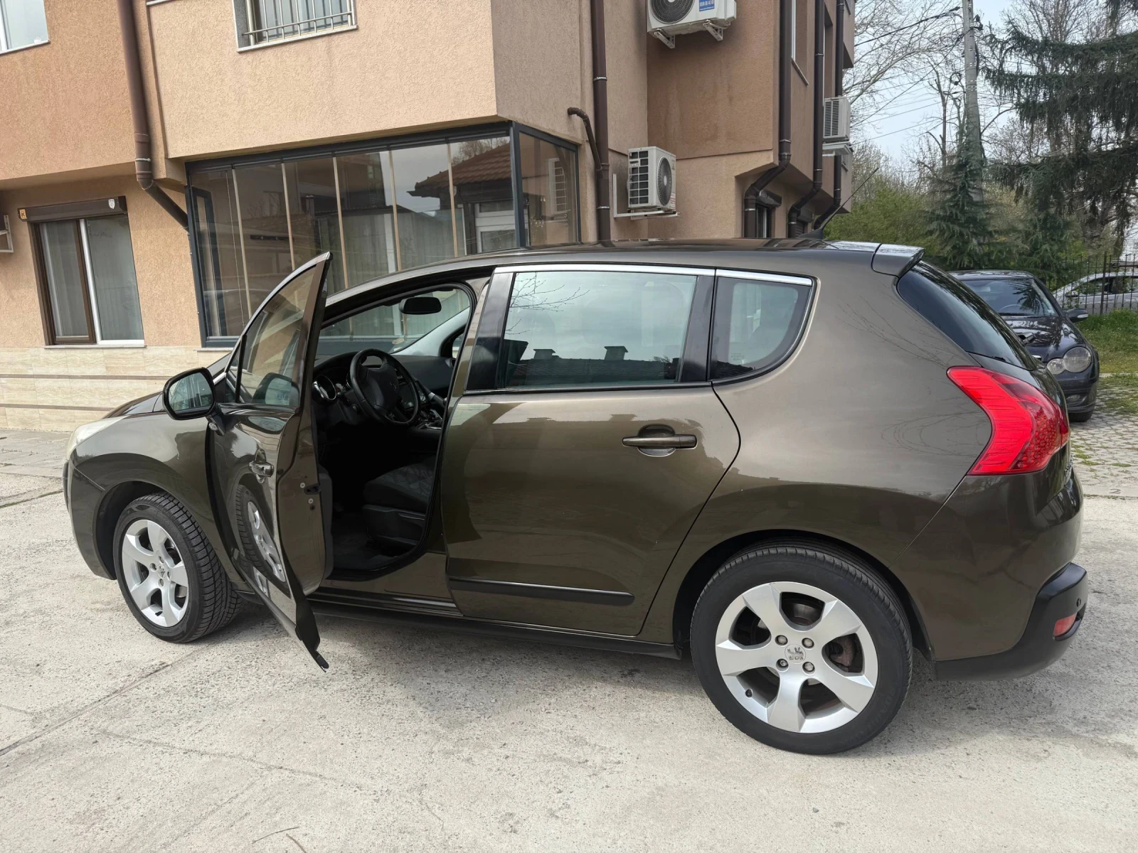 Peugeot 3008, снимка 6 - Автомобили и джипове - 54077784