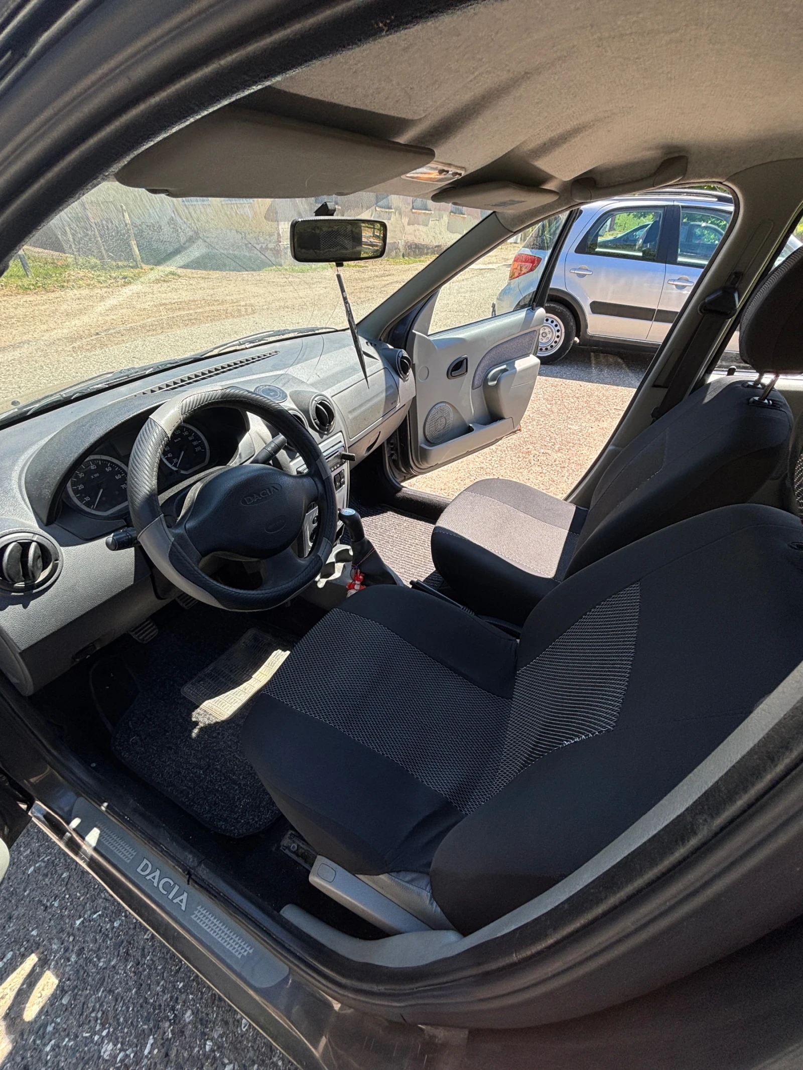 Dacia Logan, снимка 4 - Автомобили и джипове - 54425699