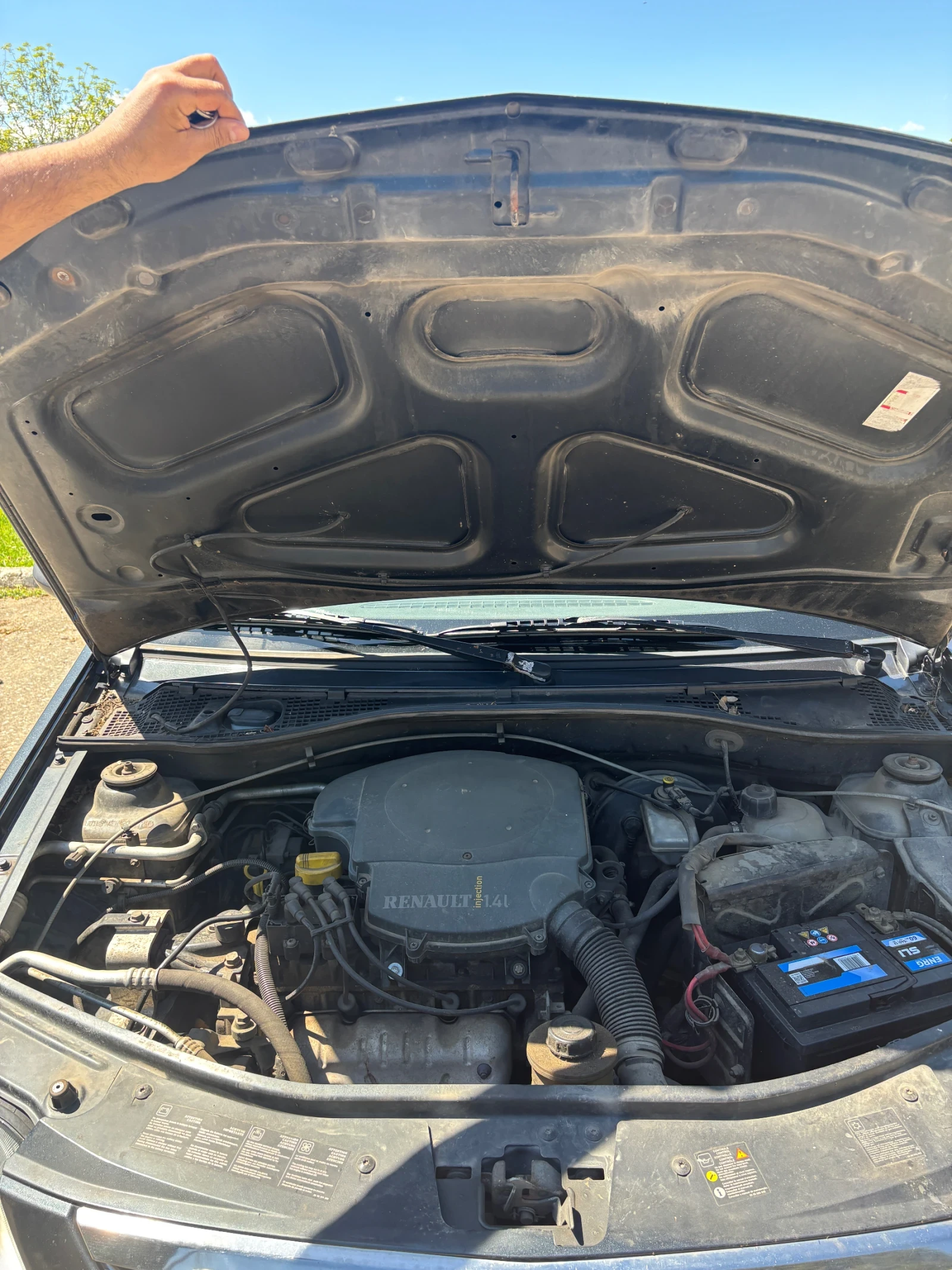 Dacia Logan, снимка 7 - Автомобили и джипове - 54425699