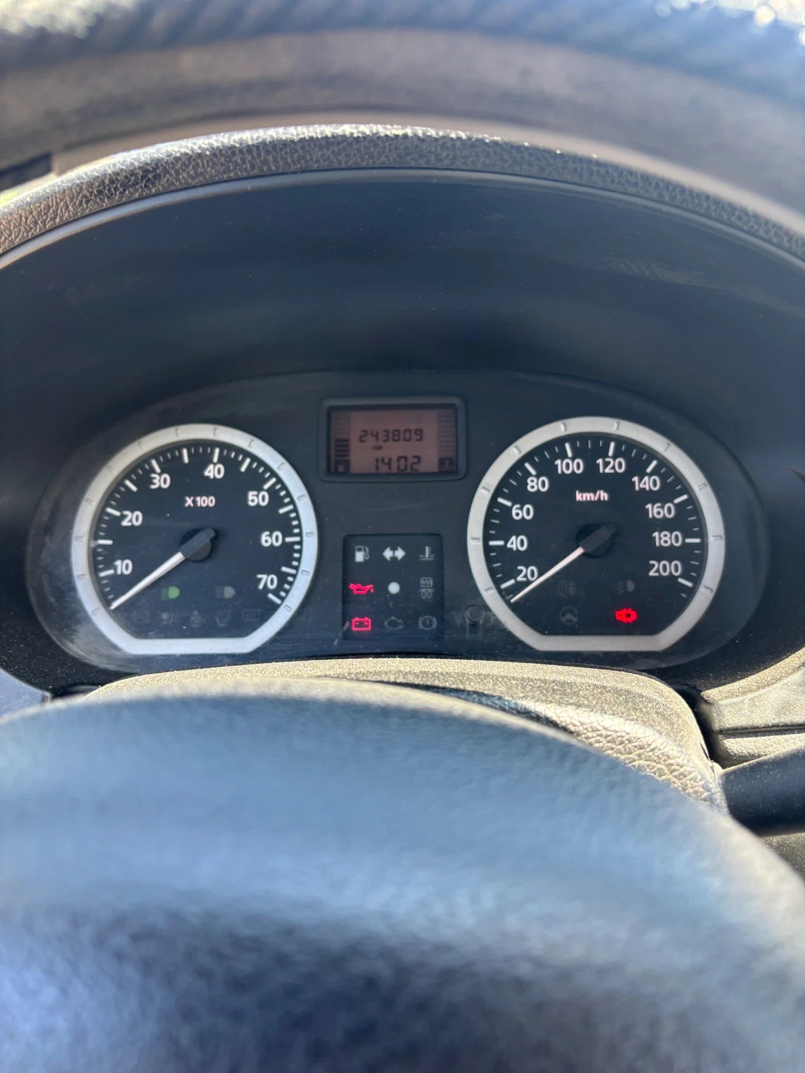 Dacia Logan, снимка 6 - Автомобили и джипове - 54425699